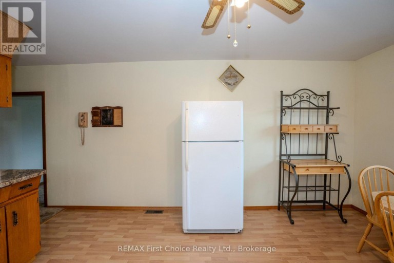69 MATTHEWS ST. STREET, Thunder Bay (Shuniah), Ontario, P7A3K8