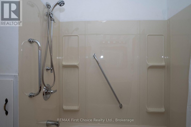 69 MATTHEWS ST. STREET, Thunder Bay (Shuniah), Ontario, P7A3K8