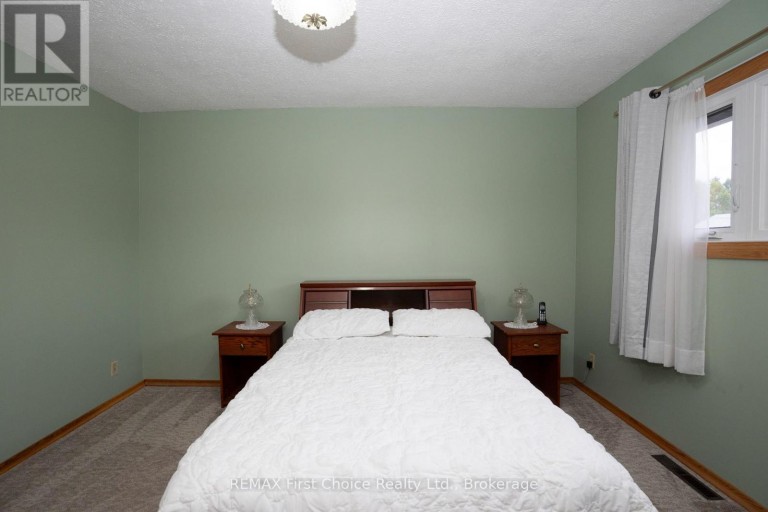 69 MATTHEWS ST. STREET, Thunder Bay (Shuniah), Ontario, P7A3K8