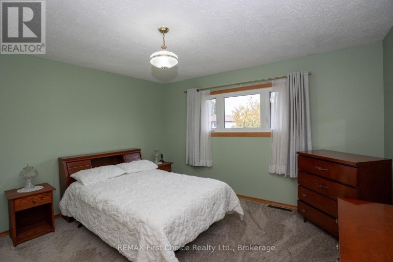69 MATTHEWS ST. STREET, Thunder Bay (Shuniah), Ontario, P7A3K8