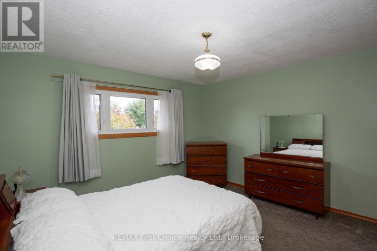 69 MATTHEWS ST. STREET, Thunder Bay (Shuniah), Ontario, P7A3K8