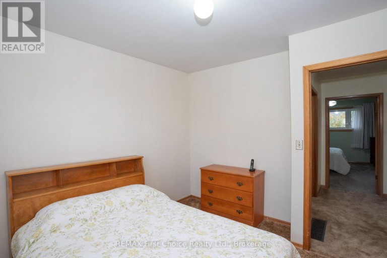 69 MATTHEWS ST. STREET, Thunder Bay (Shuniah), Ontario, P7A3K8