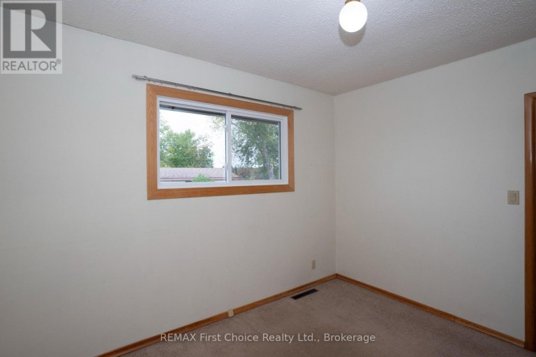 69 MATTHEWS ST. STREET, Thunder Bay (Shuniah), Ontario, P7A3K8
