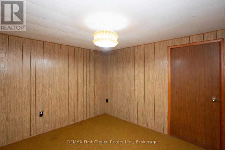 69 MATTHEWS ST. STREET, Thunder Bay (Shuniah), Ontario, P7A3K8