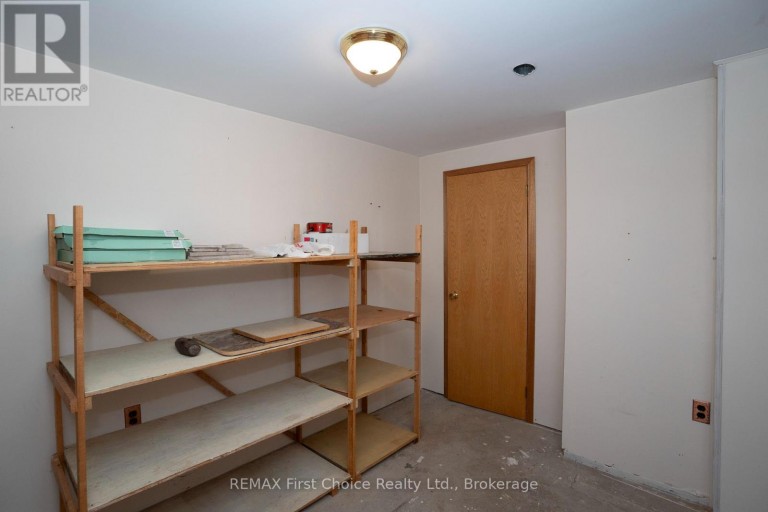 69 MATTHEWS ST. STREET, Thunder Bay (Shuniah), Ontario, P7A3K8
