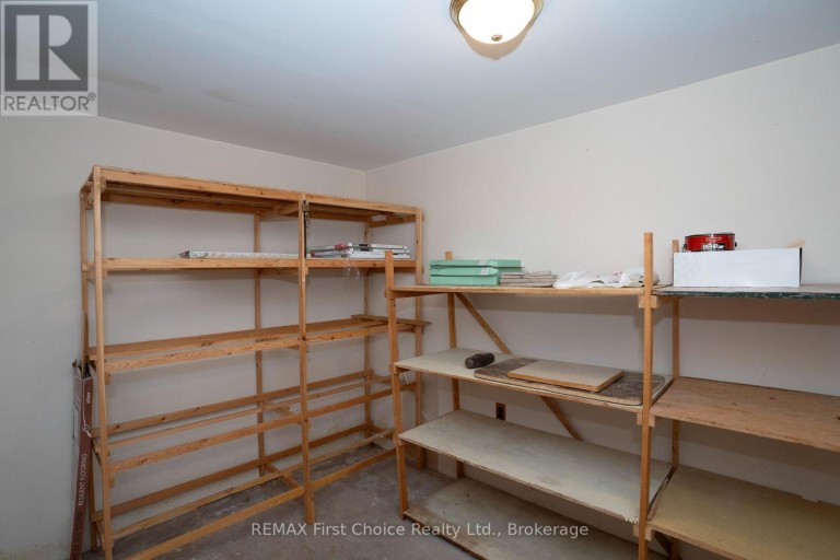 69 MATTHEWS ST. STREET, Thunder Bay (Shuniah), Ontario, P7A3K8