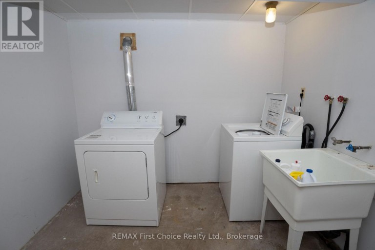 69 MATTHEWS ST. STREET, Thunder Bay (Shuniah), Ontario, P7A3K8
