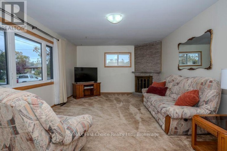 69 MATTHEWS ST. STREET, Thunder Bay (Shuniah), Ontario, P7A3K8