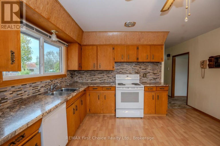 69 MATTHEWS ST. STREET, Thunder Bay (Shuniah), Ontario, P7A3K8