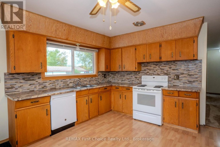 69 MATTHEWS ST. STREET, Thunder Bay (Shuniah), Ontario, P7A3K8