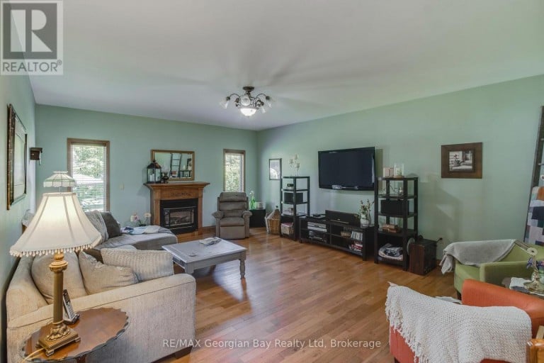 305 LINDSAY STREET E, Midland, Ontario, L4R2V4