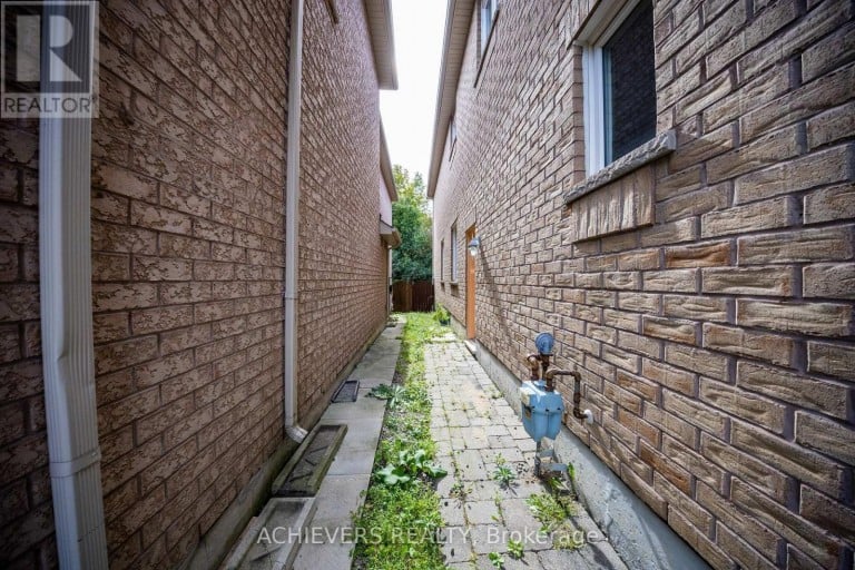 62 SIR JACOBS CRESCENT, Brampton (Fletcher's Meadow), Ontario, L7A3V2