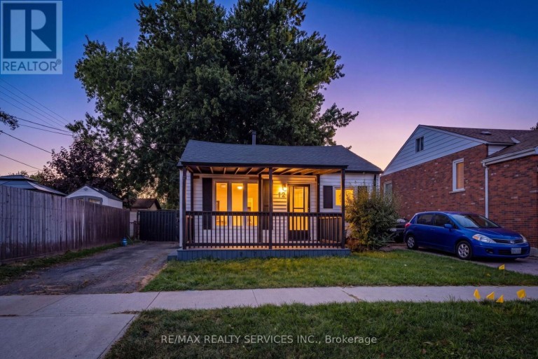 12 AJAX AVENUE, Welland (Lincoln/Crowland), Ontario, L3B4W8