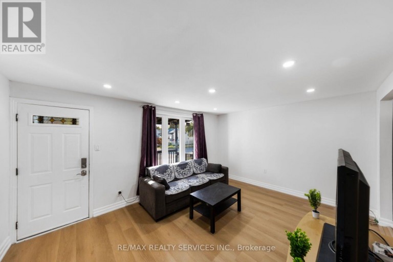 12 AJAX AVENUE, Welland (Lincoln/Crowland), Ontario, L3B4W8