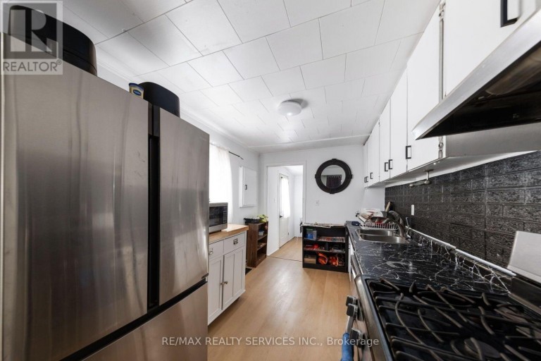 12 AJAX AVENUE, Welland (Lincoln/Crowland), Ontario, L3B4W8
