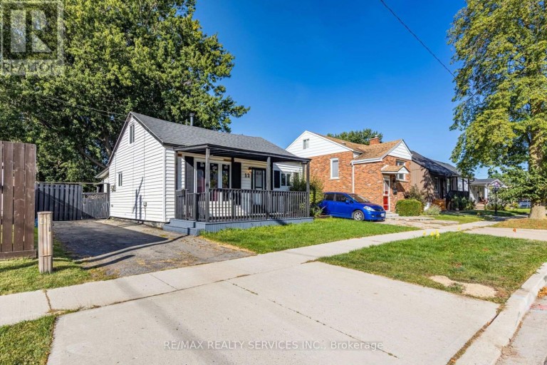 12 AJAX AVENUE, Welland (Lincoln/Crowland), Ontario, L3B4W8
