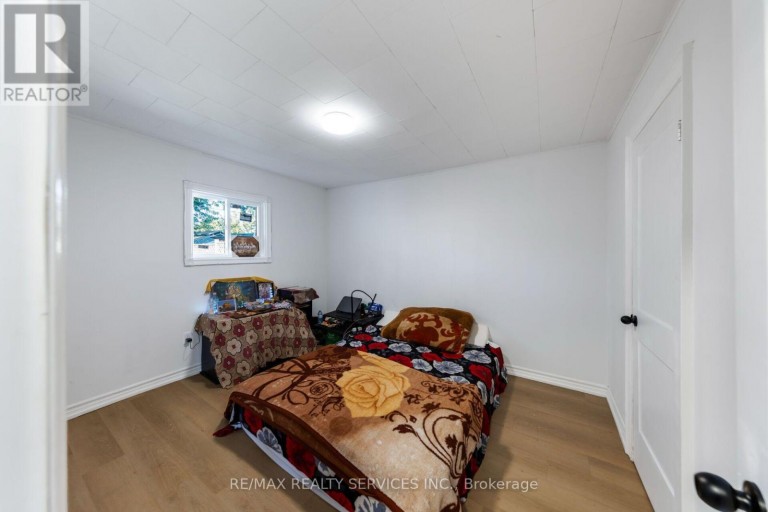 12 AJAX AVENUE, Welland (Lincoln/Crowland), Ontario, L3B4W8