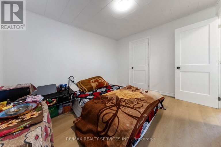 12 AJAX AVENUE, Welland (Lincoln/Crowland), Ontario, L3B4W8