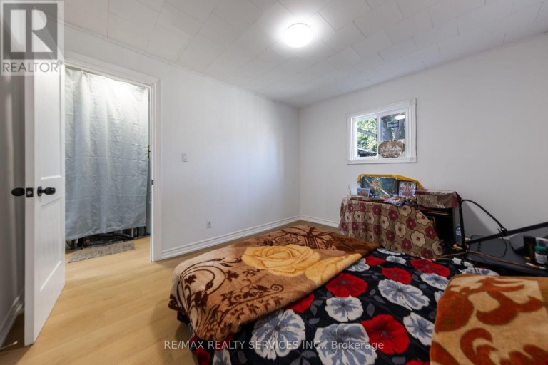 12 AJAX AVENUE, Welland (Lincoln/Crowland), Ontario, L3B4W8