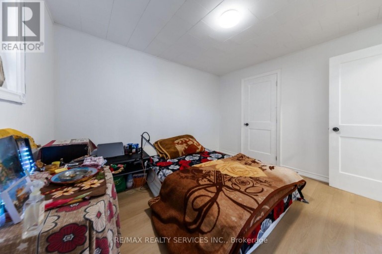12 AJAX AVENUE, Welland (Lincoln/Crowland), Ontario, L3B4W8