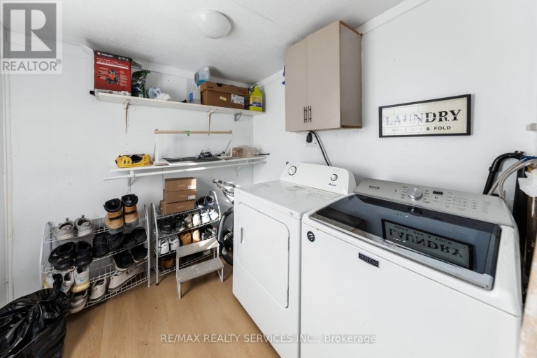 12 AJAX AVENUE, Welland (Lincoln/Crowland), Ontario, L3B4W8
