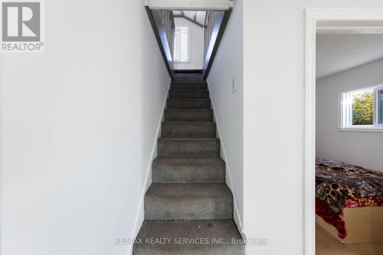 12 AJAX AVENUE, Welland (Lincoln/Crowland), Ontario, L3B4W8