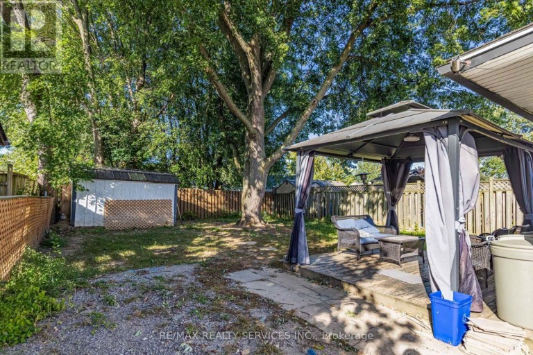 12 AJAX AVENUE, Welland (Lincoln/Crowland), Ontario, L3B4W8