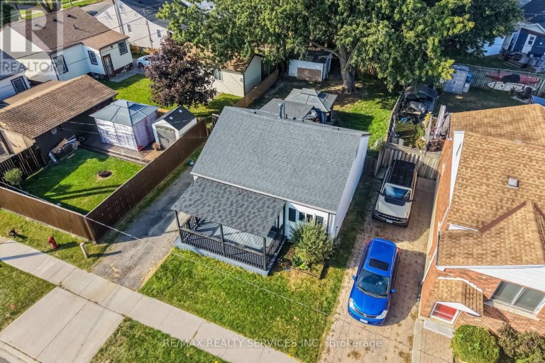 12 AJAX AVENUE, Welland (Lincoln/Crowland), Ontario, L3B4W8