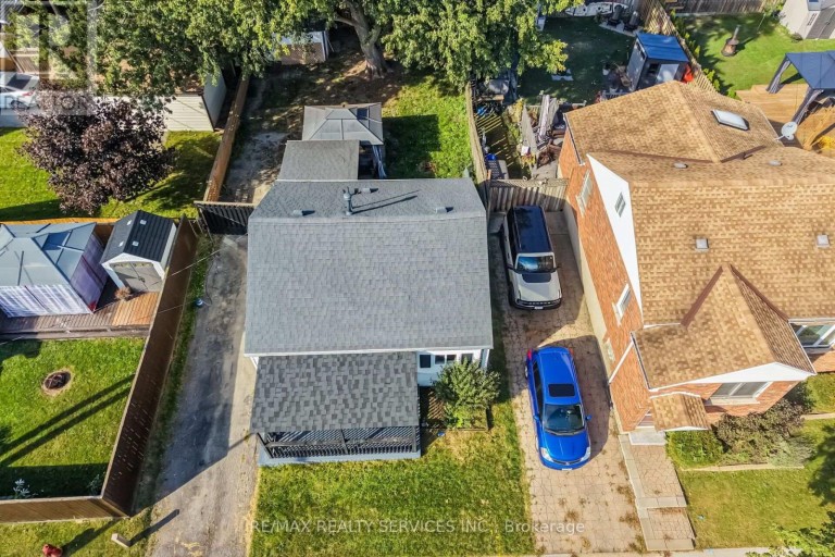 12 AJAX AVENUE, Welland (Lincoln/Crowland), Ontario, L3B4W8