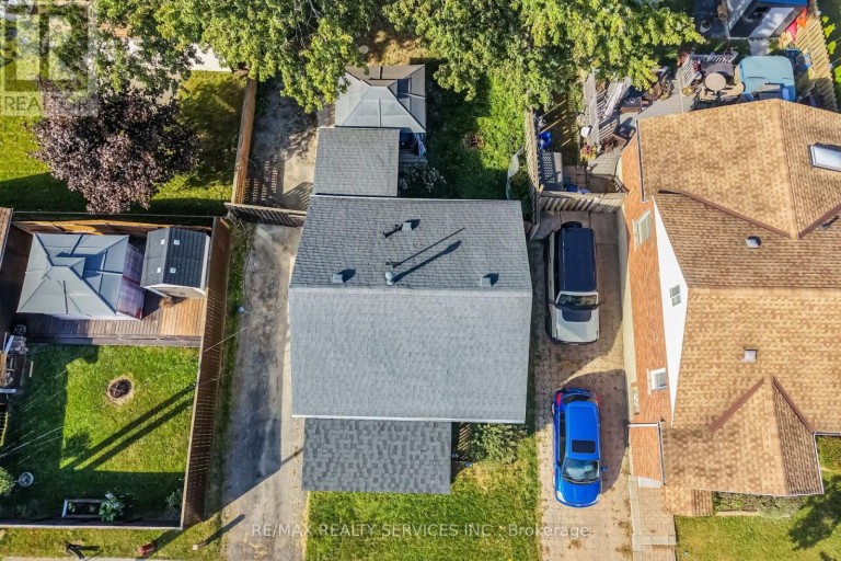 12 AJAX AVENUE, Welland (Lincoln/Crowland), Ontario, L3B4W8