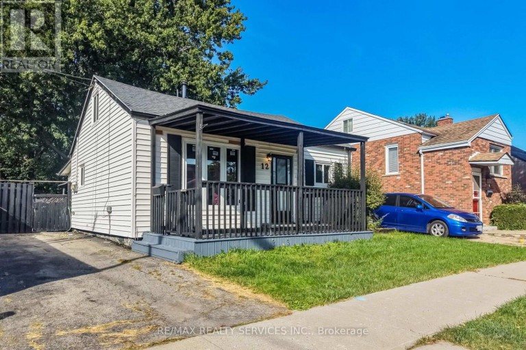 12 AJAX AVENUE, Welland (Lincoln/Crowland), Ontario, L3B4W8