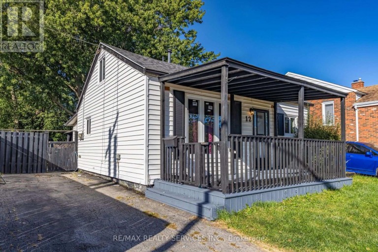 12 AJAX AVENUE, Welland (Lincoln/Crowland), Ontario, L3B4W8