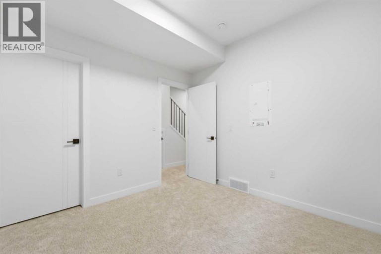 4, 521 15 Avenue NE, Calgary, Alberta, T2E1H7
