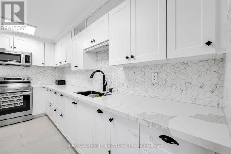 1701 - 180 MARKHAM ROAD, Toronto (Scarborough Village), Ontario, M1M2Z9
