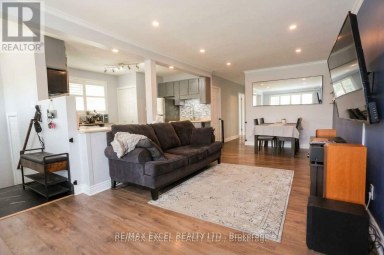 44 LINDSAY AVENUE Newmarket (Bristol-London) Ontario photo 2