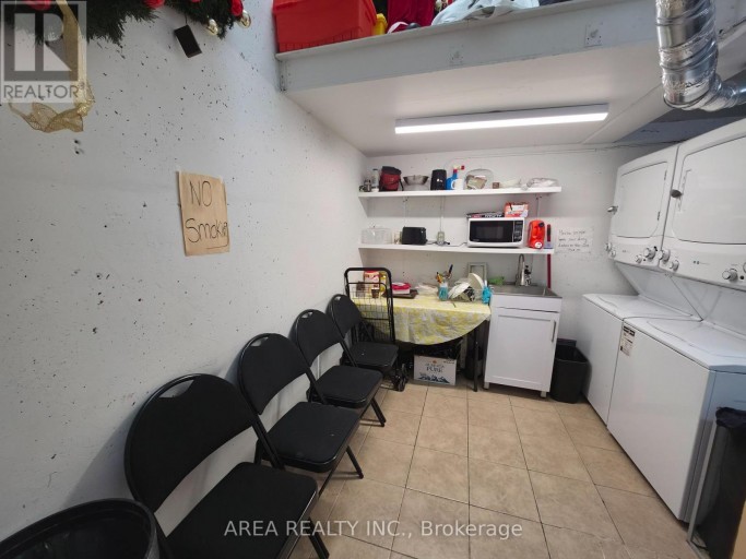 3292 BAYVIEW AVENUE, Toronto (Newtonbrook East), Ontario, M2M4J5