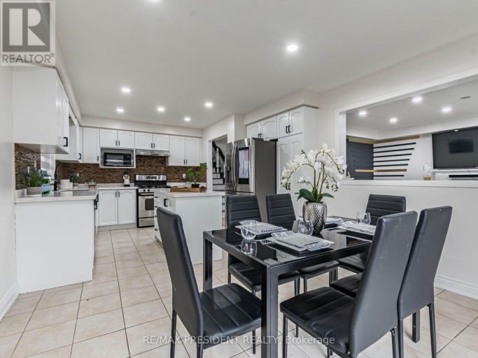 8 RIVER HEIGHTS DRIVE, Brampton (Bram East), Ontario, L6P2M9