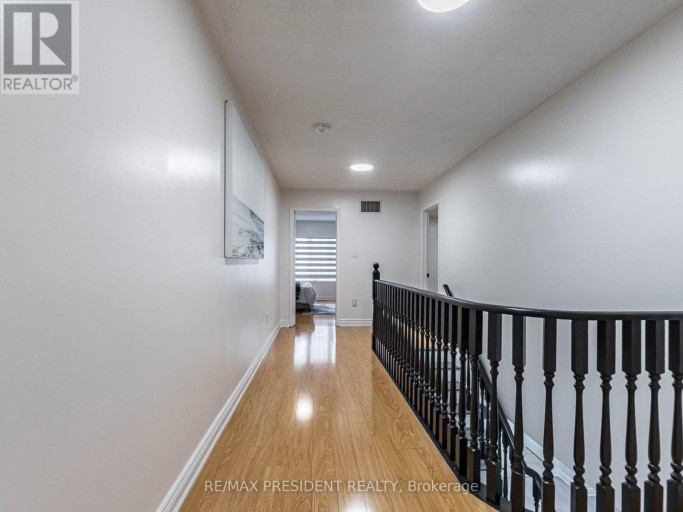 8 RIVER HEIGHTS DRIVE, Brampton (Bram East), Ontario, L6P2M9