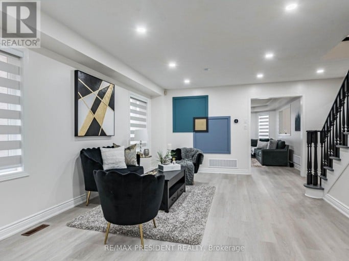 8 RIVER HEIGHTS DRIVE, Brampton (Bram East), Ontario, L6P2M9