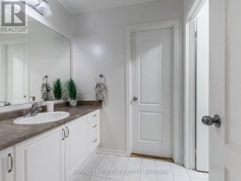 8 RIVER HEIGHTS DRIVE Brampton (Bram East) Ontario photo 23