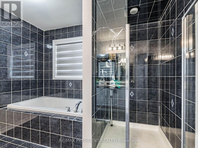 8 RIVER HEIGHTS DRIVE, Brampton (Bram East), Ontario, L6P2M9