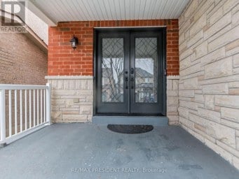 8 RIVER HEIGHTS DRIVE Brampton (Bram East) Ontario photo 3