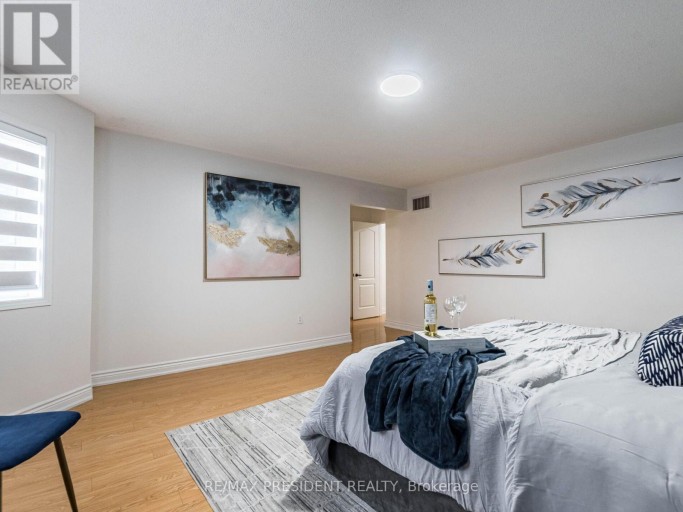 8 RIVER HEIGHTS DRIVE, Brampton (Bram East), Ontario, L6P2M9