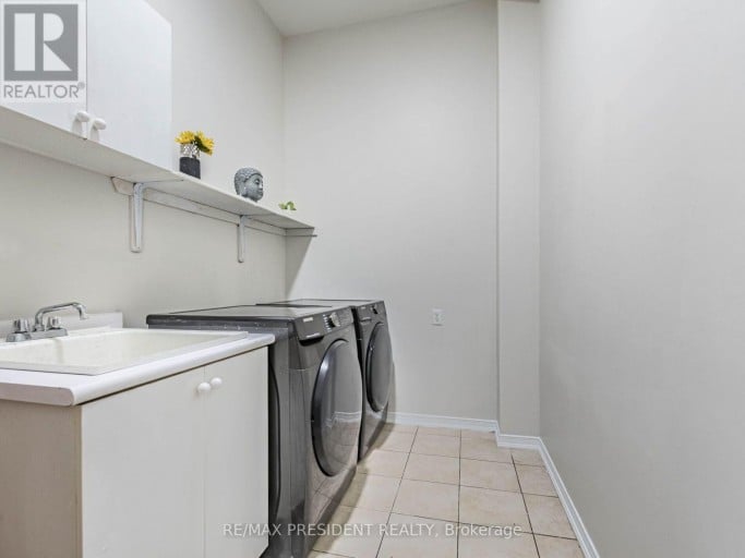 8 RIVER HEIGHTS DRIVE, Brampton (Bram East), Ontario, L6P2M9