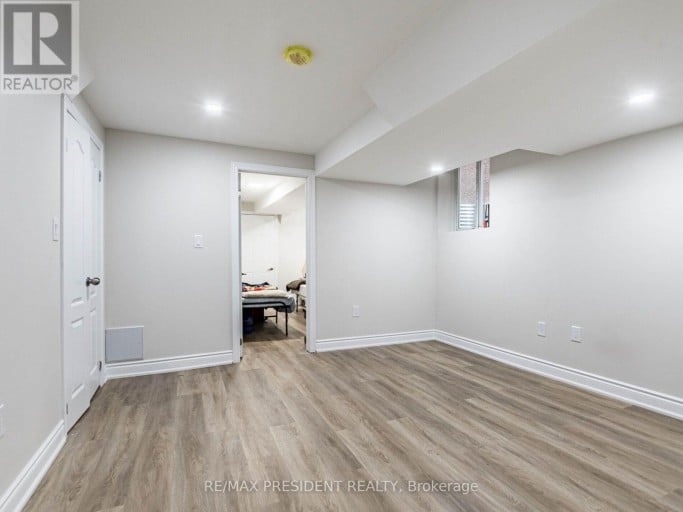8 RIVER HEIGHTS DRIVE, Brampton (Bram East), Ontario, L6P2M9