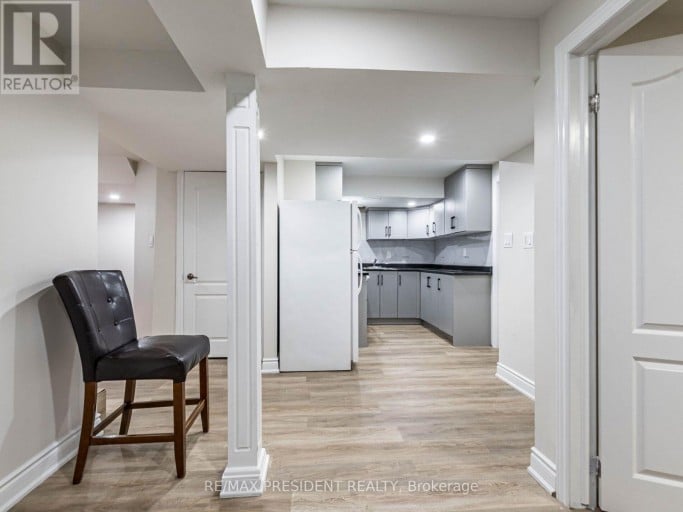 8 RIVER HEIGHTS DRIVE, Brampton (Bram East), Ontario, L6P2M9