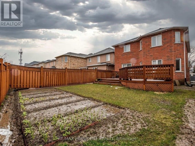 8 RIVER HEIGHTS DRIVE, Brampton (Bram East), Ontario, L6P2M9