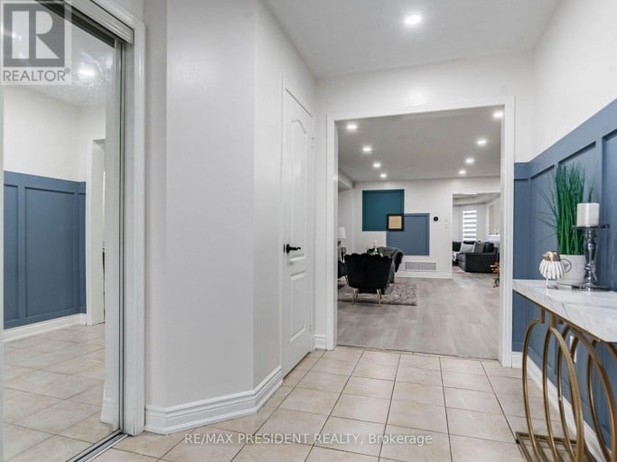 8 RIVER HEIGHTS DRIVE, Brampton (Bram East), Ontario, L6P2M9