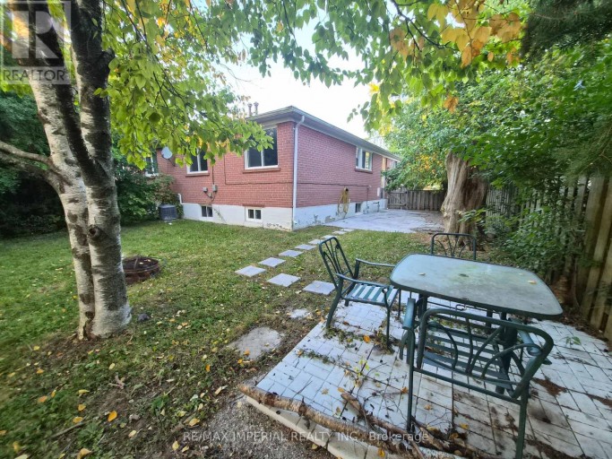262 MCCONVEY DRIVE, Richmond Hill (Crosby), Ontario, L4C3K2
