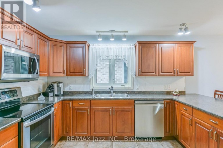 33 ASHWOOD CRESCENT, Greater Napanee (Greater Napanee), Ontario, K7R3L1